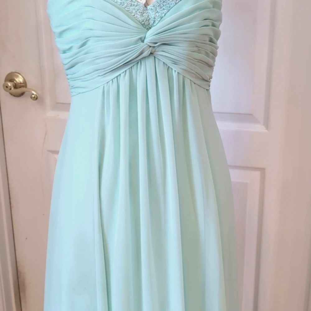 David's Bridal  Strapless Chiffon Formal Dress. Size 4. NWT. $159